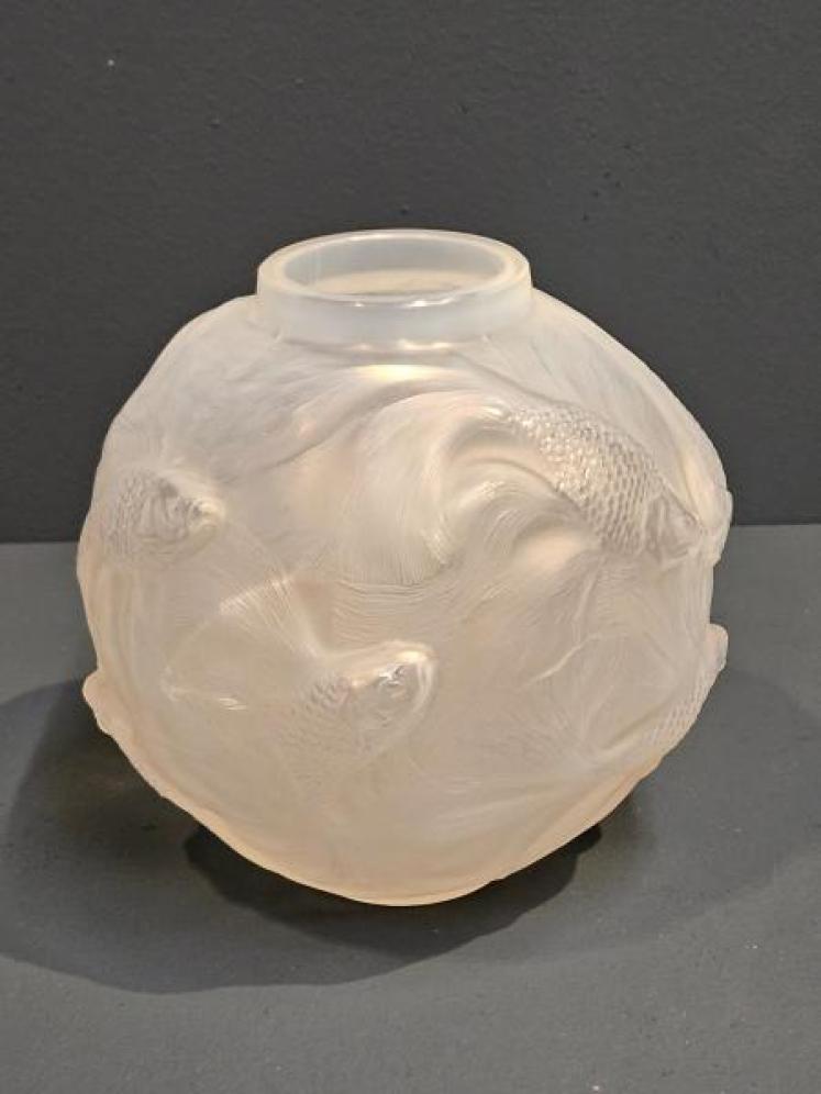 Rene Lalique Formose Opalescent Vase - Image 1