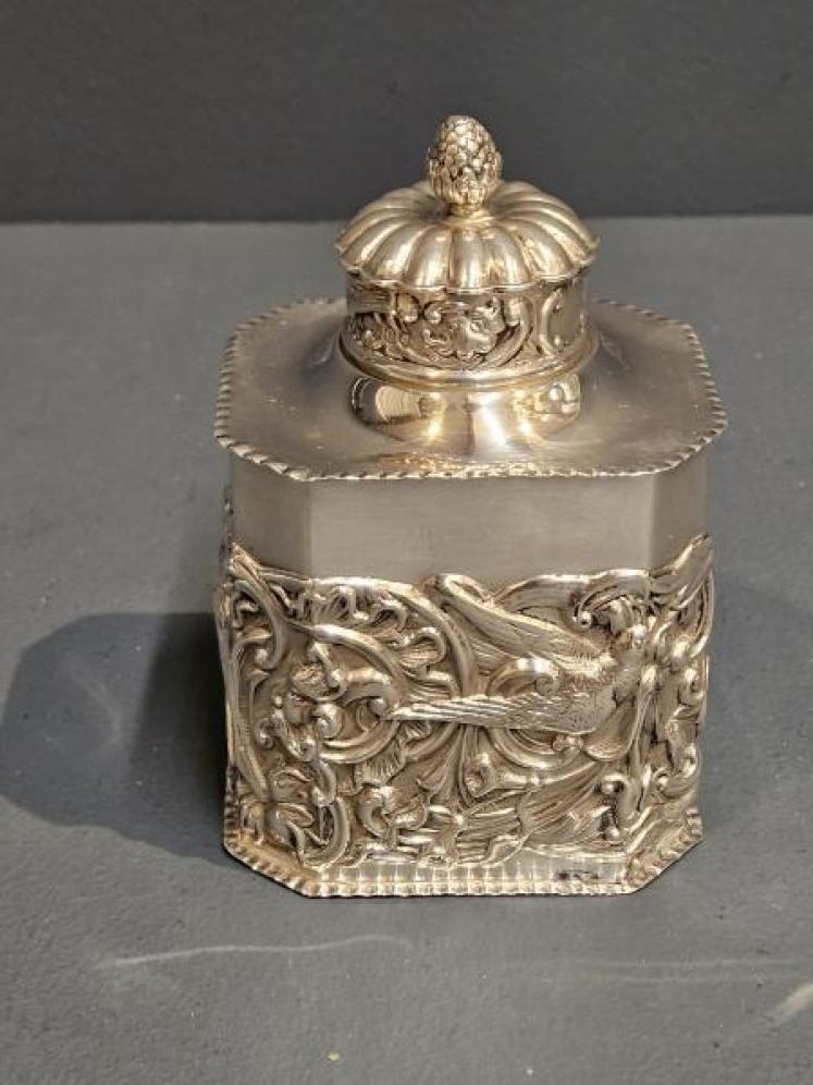 Superb Victorian 5.3 Troy Oz Silver Tea Caddy by William Comyns - Image 1