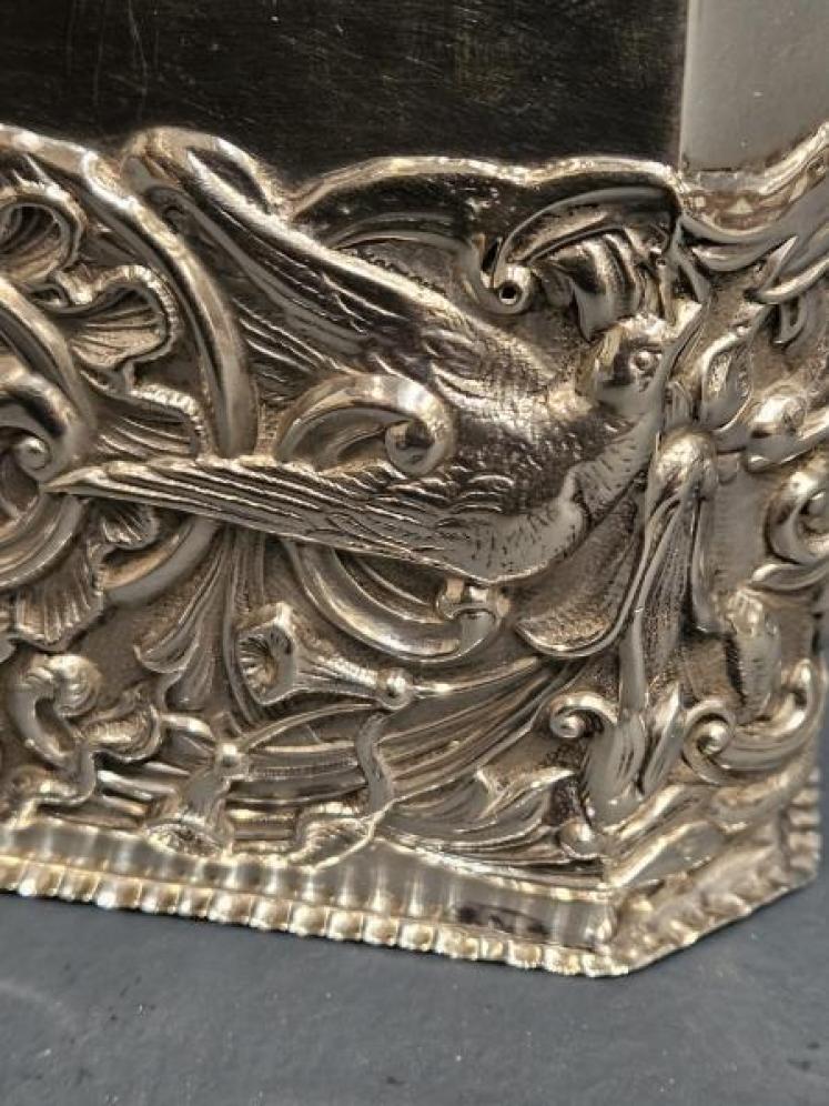 Superb Victorian 5.3 Troy Oz Silver Tea Caddy by William Comyns - Image 3