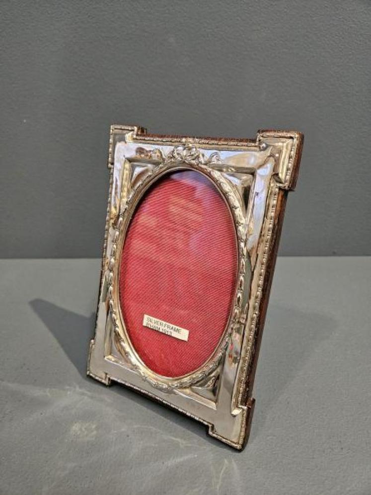 Early George V Embossed Silver Photo Frame - Image 4