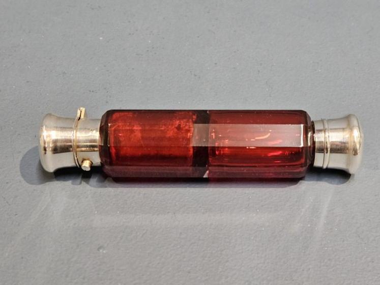 Victorian Cut Ruby Double Ended Scent and Salts Bottle - Image 3