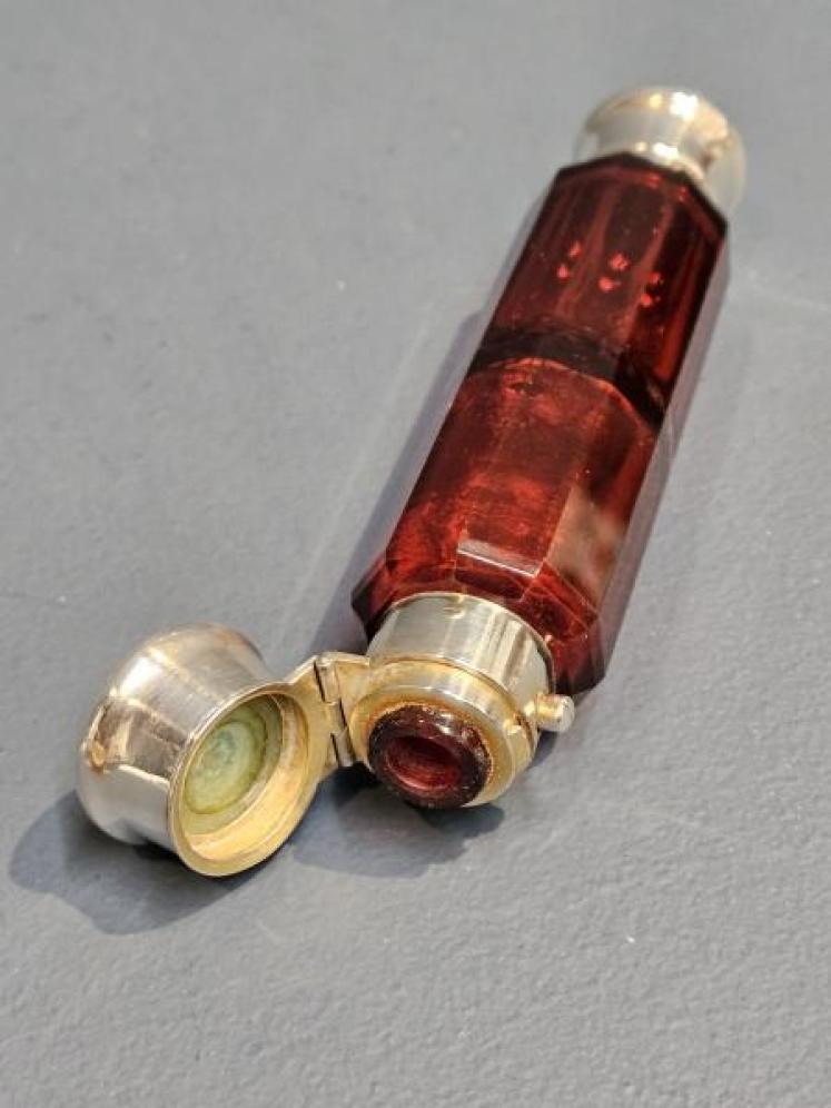 Victorian Cut Ruby Double Ended Scent and Salts Bottle - Image 4