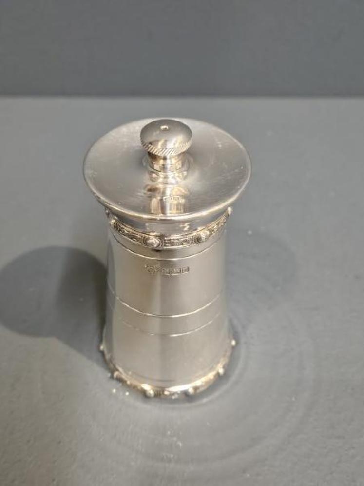 Silver Pepper Grinder - Image 2