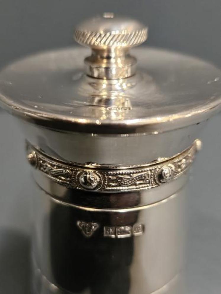 Silver Pepper Grinder - Image 4