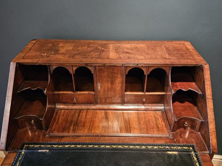 George I Walnut Bureau - Image 3