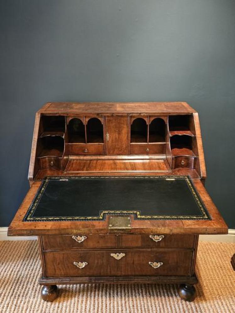 George I Walnut Bureau - Image 4