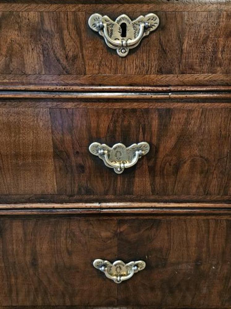 George I Walnut Bureau - Image 5