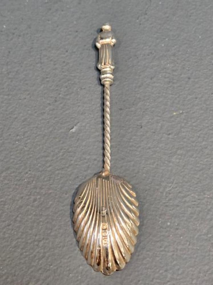Victorian Silver Tea Spoons with Strainer and Tongs - Image 3