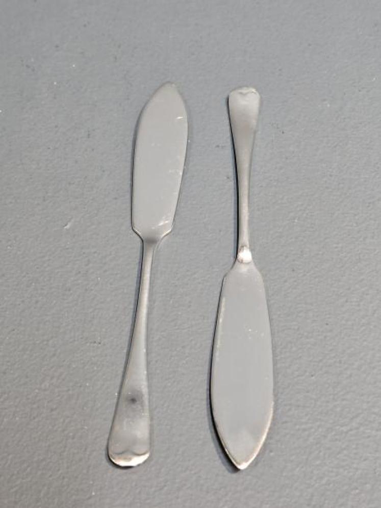Pair of George V Silver Butter Knives - Image 2