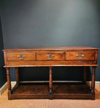Superb Small Proportioned George II Oak Open Pot Board Dresser 