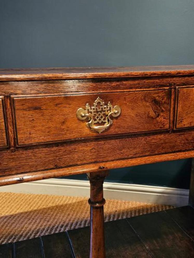 Superb Small Proportioned George II Oak Open Pot Board Dresser  - Image 2