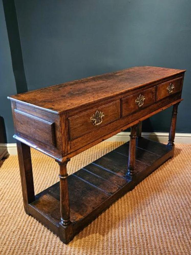 Superb Small Proportioned George II Oak Open Pot Board Dresser  - Image 4