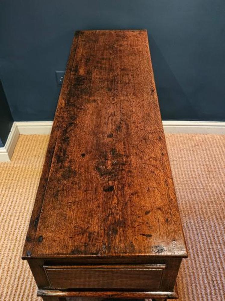 Superb Small Proportioned George II Oak Open Pot Board Dresser  - Image 5