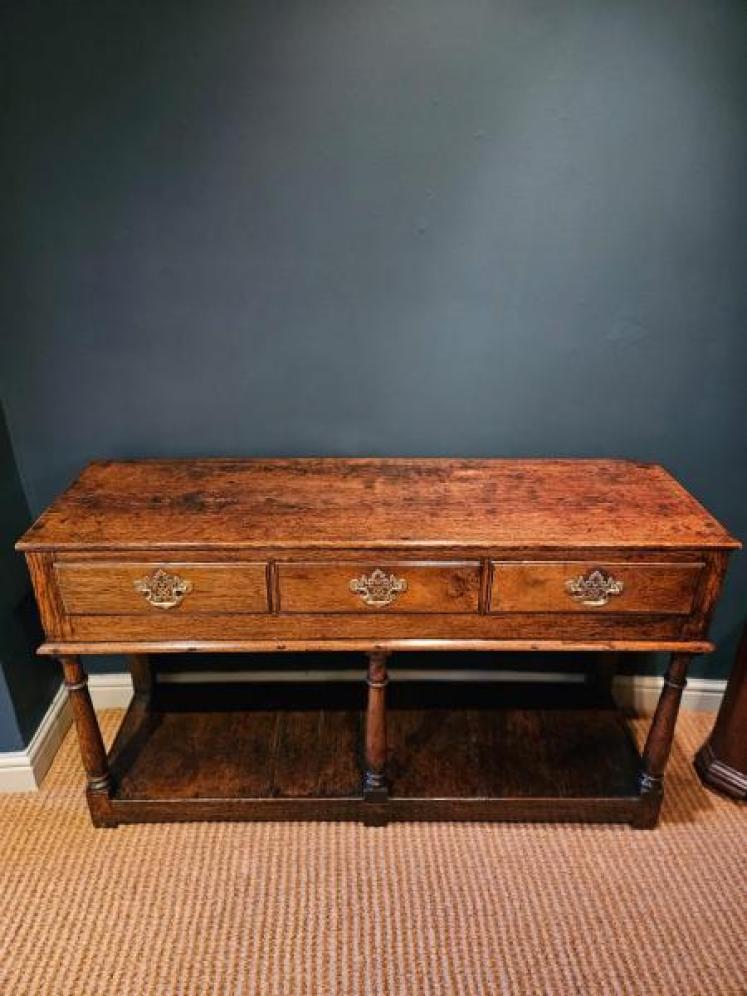 Superb Small Proportioned George II Oak Open Pot Board Dresser  - Image 6