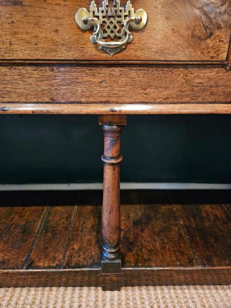 Superb Small Proportioned George II Oak Open Pot Board Dresser  - Image 7