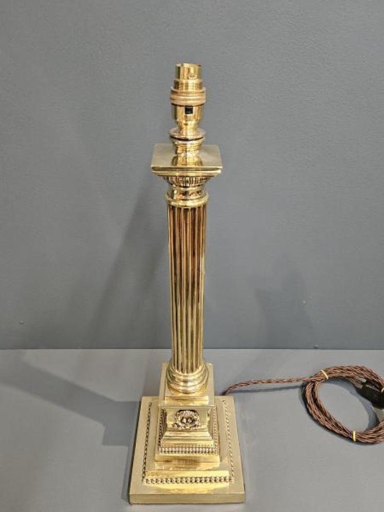Superb Quality Edwardian Brass Corinthian Column Table Lamp - Image 1