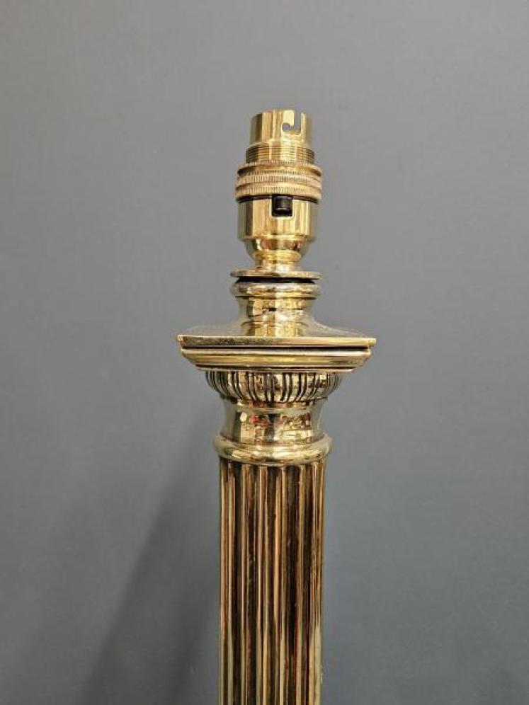 Superb Quality Edwardian Brass Corinthian Column Table Lamp - Image 4
