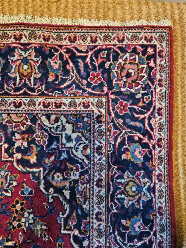 Fine Quality Persian Pure Wool Rug - Image 3