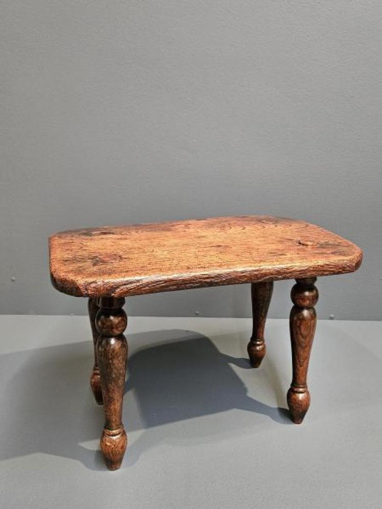 Georgian Welsh Elm Stool - Image 1