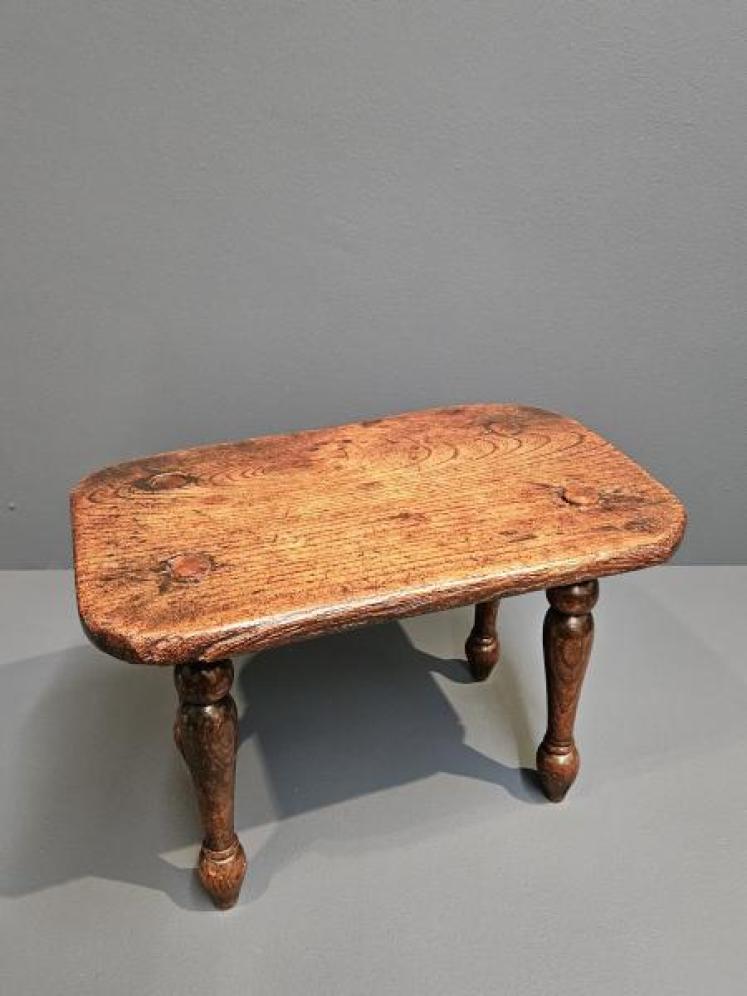 Georgian Welsh Elm Stool - Image 2