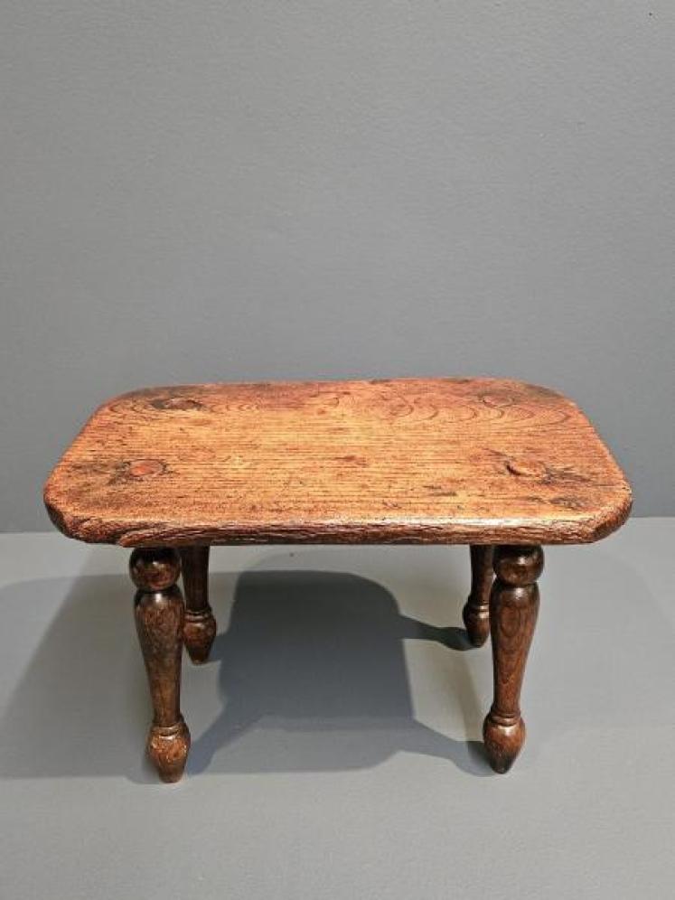 Georgian Welsh Elm Stool - Image 3