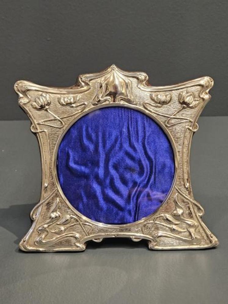 Art Nouveau Silver Photo Frame - Image 1