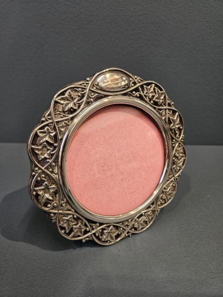Edwardian Silver Ivy Leaf Design Photo Frame  - Image 3
