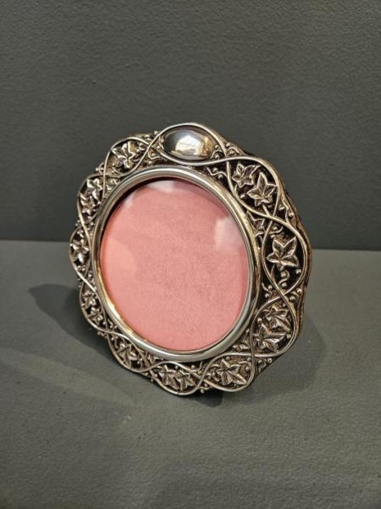 Edwardian Silver Ivy Leaf Design Photo Frame  - Image 4