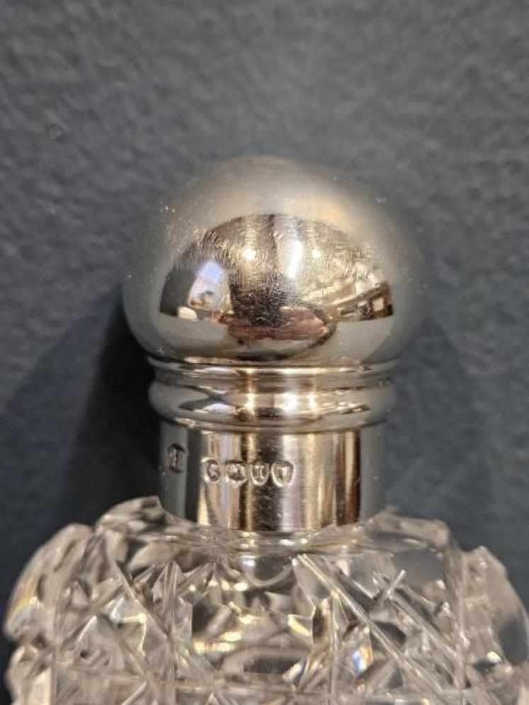 Victorian Cut Crystal and Sliver Scent Flask - Image 5