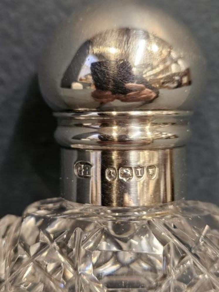 Victorian Cut Crystal and Sliver Scent Flask - Image 7