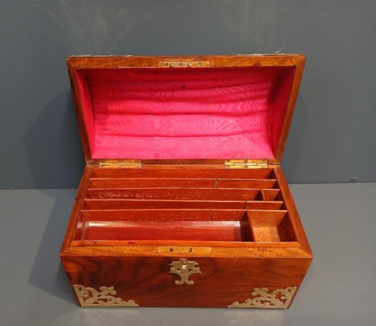 Victorian Figured Walnut Stationery Box - Image 4