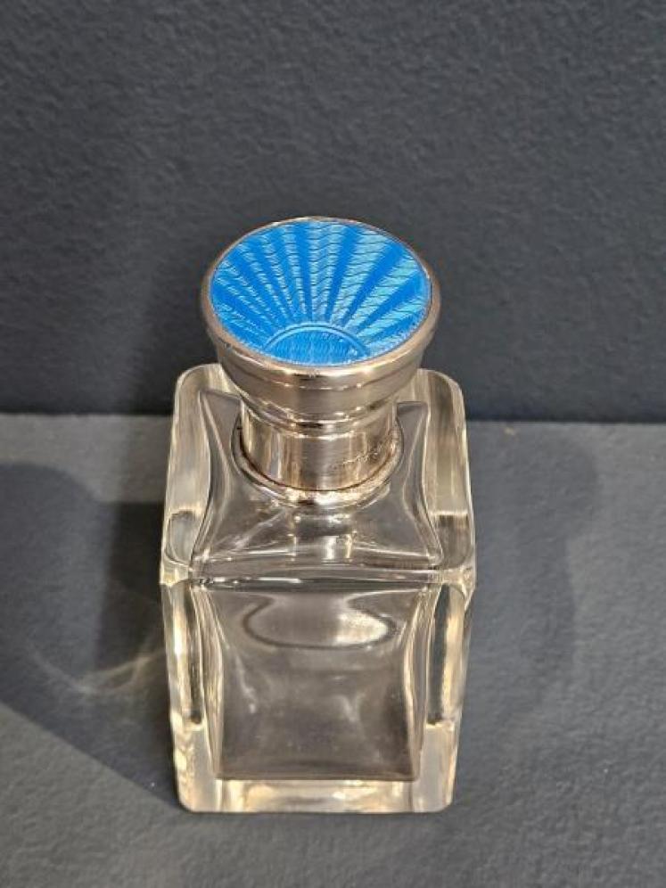 Edwardian Silver and Engine Turned Enamel Cut Crystal Scent Bottle - Image 3