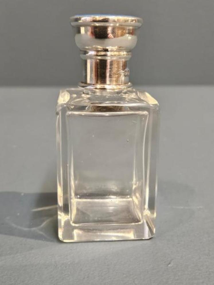 Edwardian Silver and Engine Turned Enamel Cut Crystal Scent Bottle - Image 6