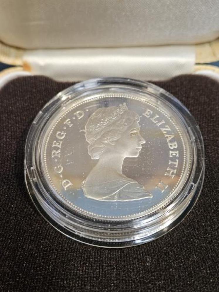 925 Silver Queen Mother Commemorative Crown Coin - Image 3