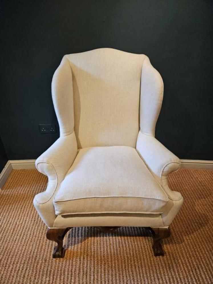 Late Victorian Wing Back Arm Chair in Cream Linen.  - Image 4