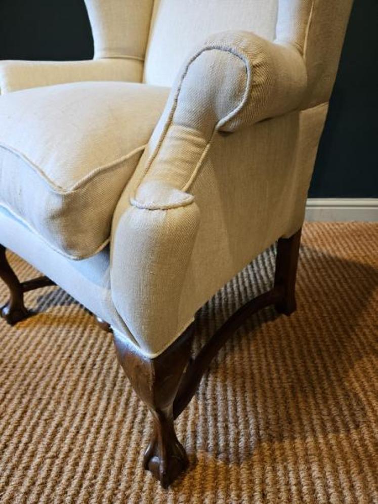 Late Victorian Wing Back Arm Chair in Cream Linen.  - Image 6