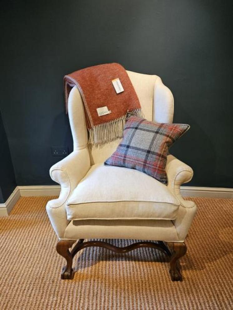 Late Victorian Wing Back Arm Chair in Cream Linen.  - Image 7