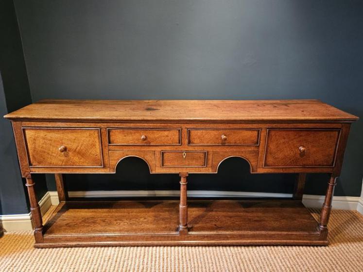 Superb George III Figured Oak Open Pot Board Dresser - Image 1