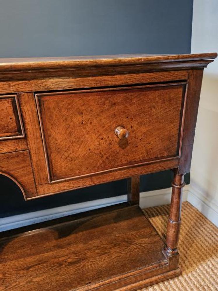 Superb George III Figured Oak Open Pot Board Dresser - Image 7