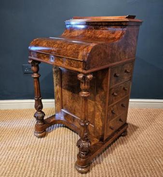 Superb Quality Victorian Burr Walnut Davenport 