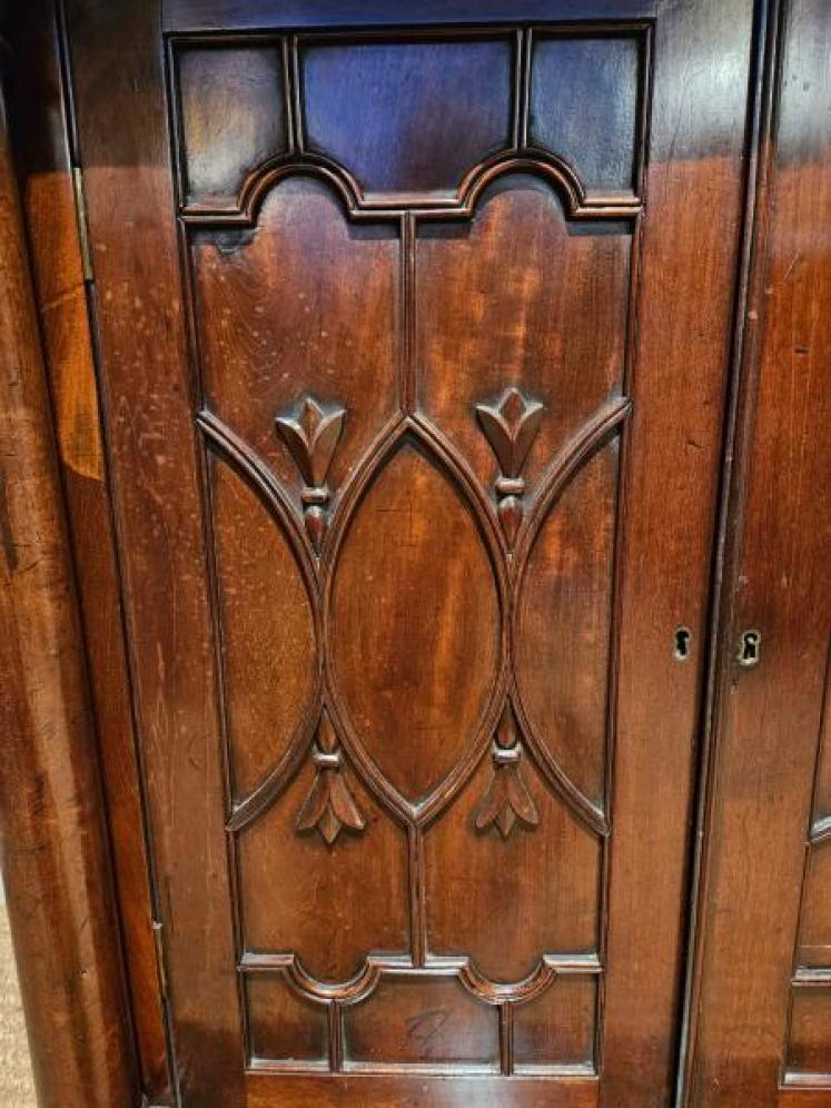 Superb Quality Early Victorian Mahogany Bookcase on Cabinet - Image 4