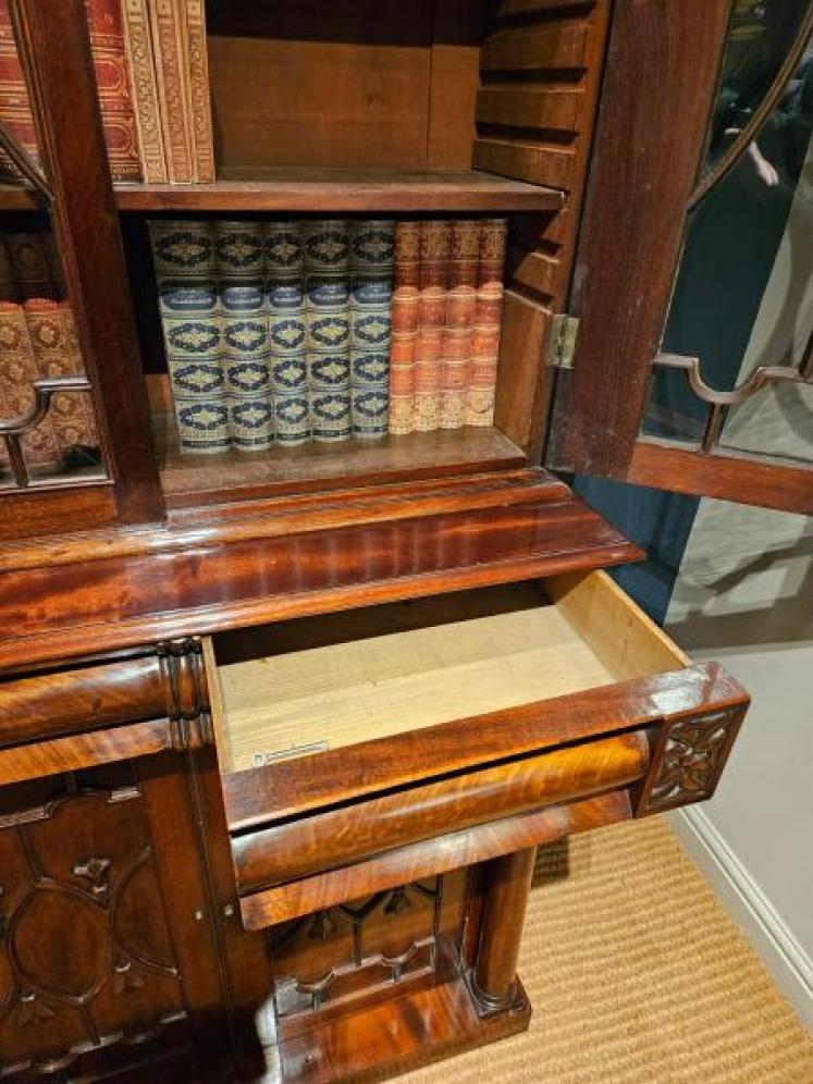 Superb Quality Early Victorian Mahogany Bookcase on Cabinet - Image 5