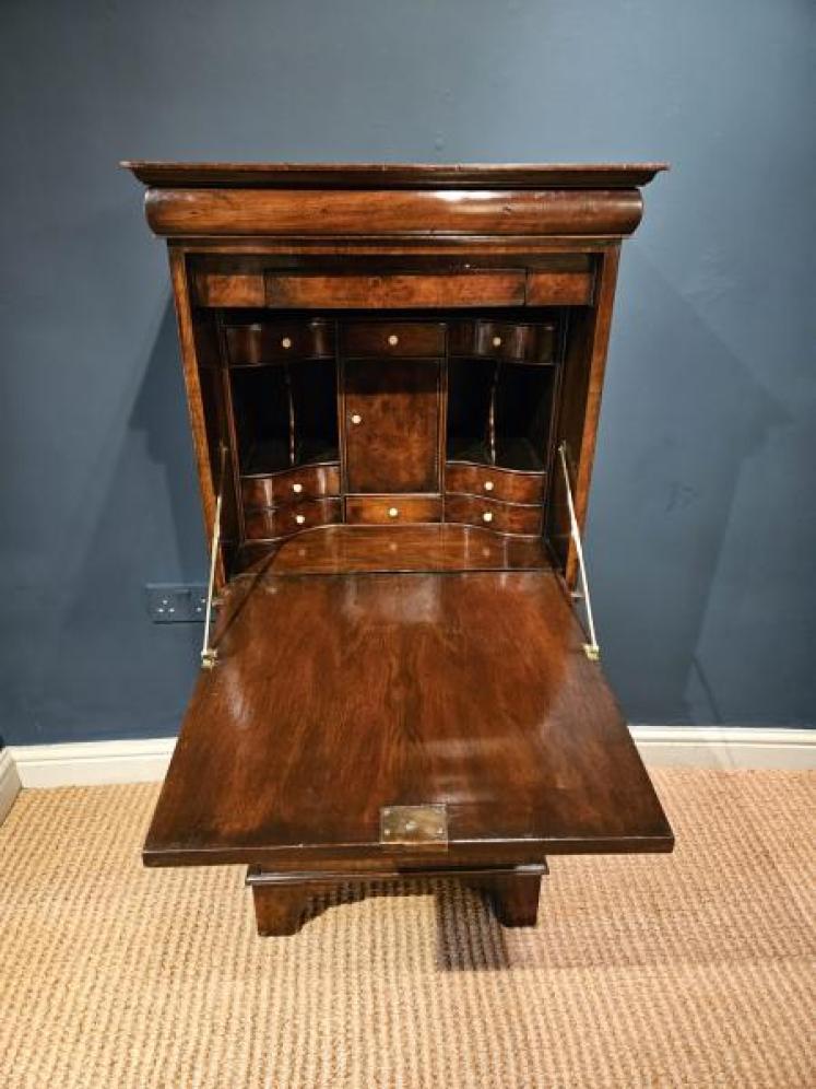 Small George I Style Walnut Escritoire  - Image 7