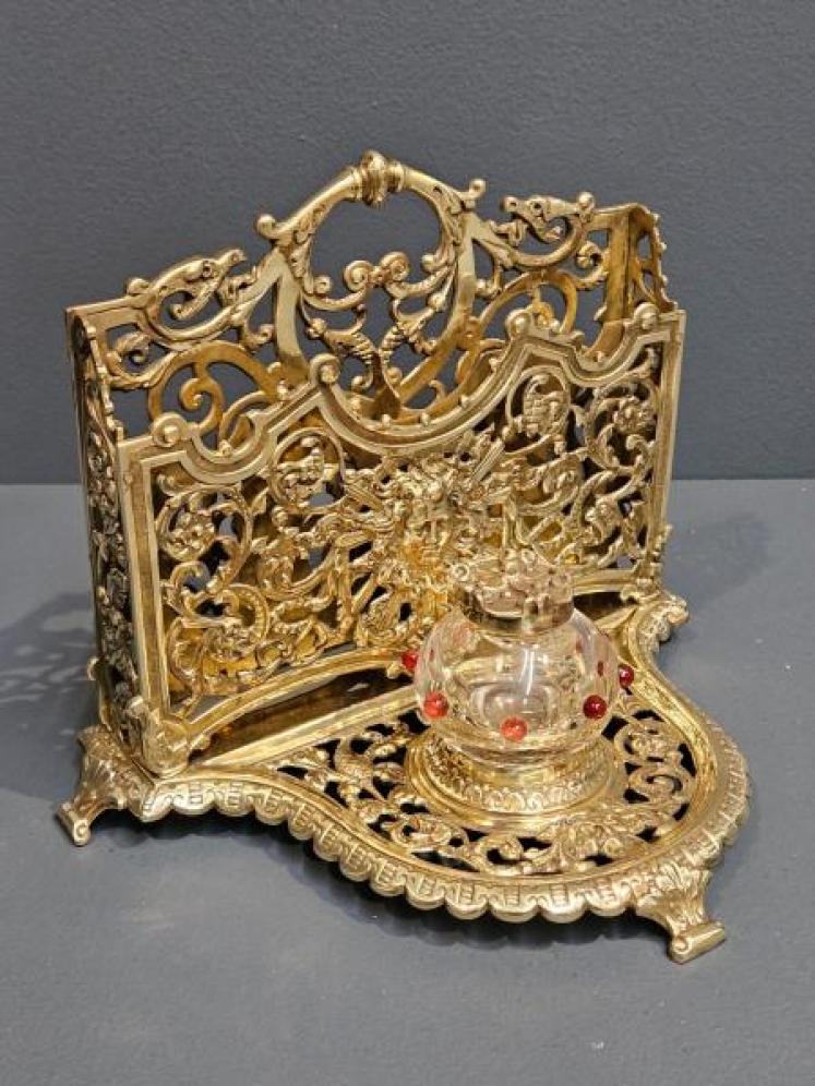 Superb Victorian Brass Letter and Ink Stand  - Image 1
