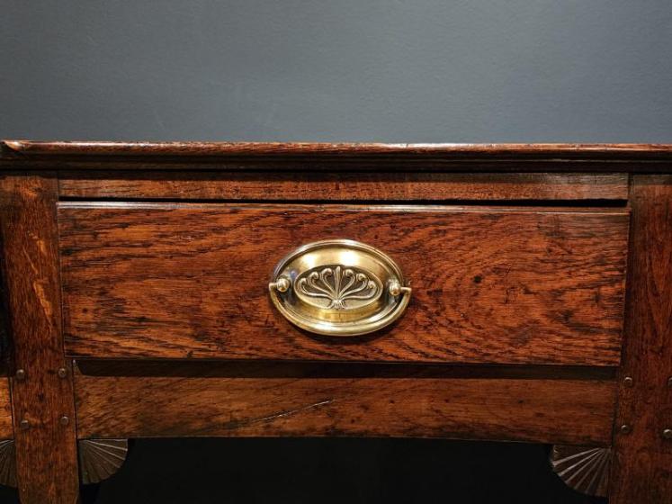 Small George III Oak Open Pot Board Dresser  - Image 3