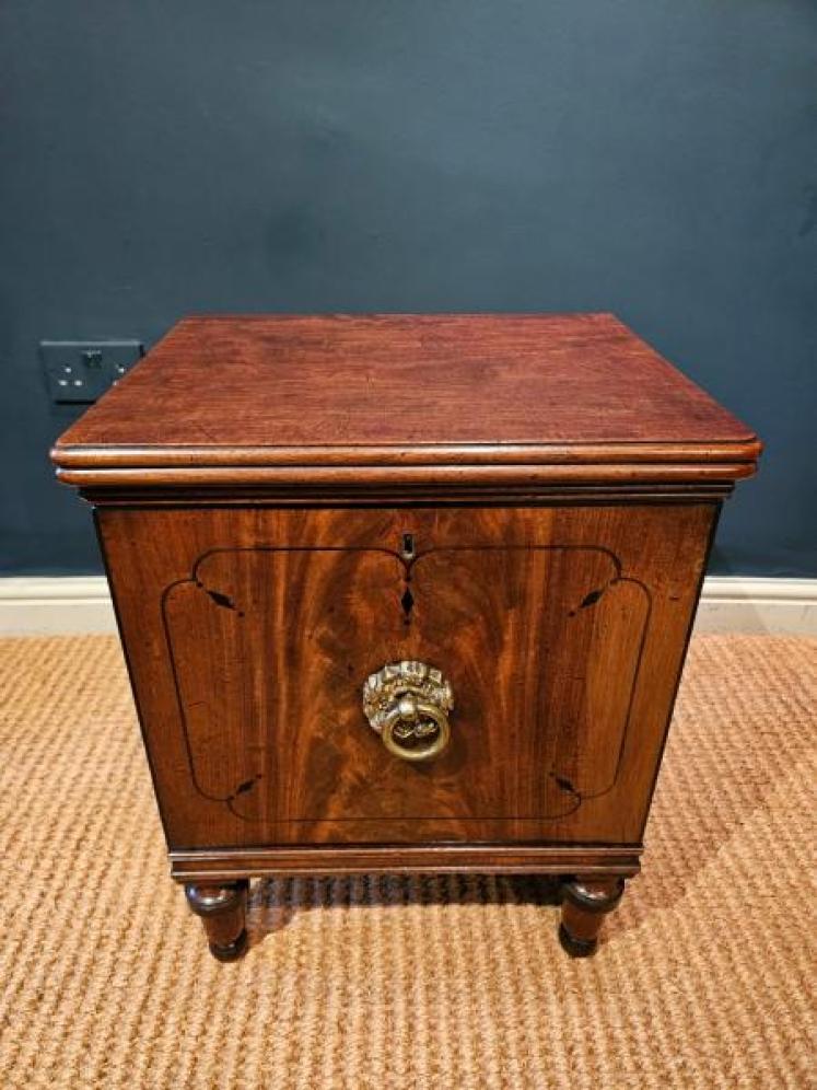 Pair of William IV Mahogany Bedside Chests - Image 3