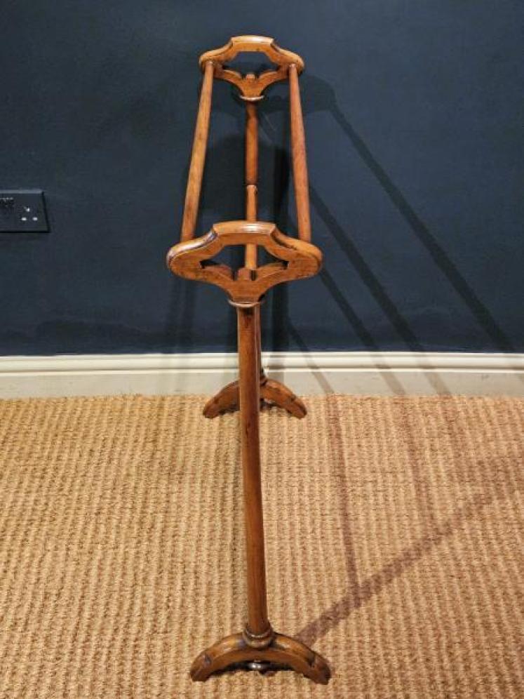 Fine Quality Victorian Walnut Towel Rail - Image 2
