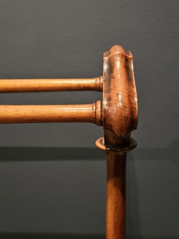 Fine Quality Victorian Walnut Towel Rail - Image 5