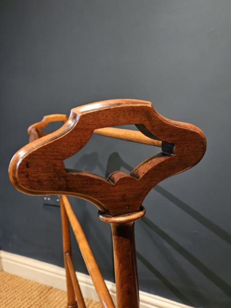 Fine Quality Victorian Walnut Towel Rail - Image 6