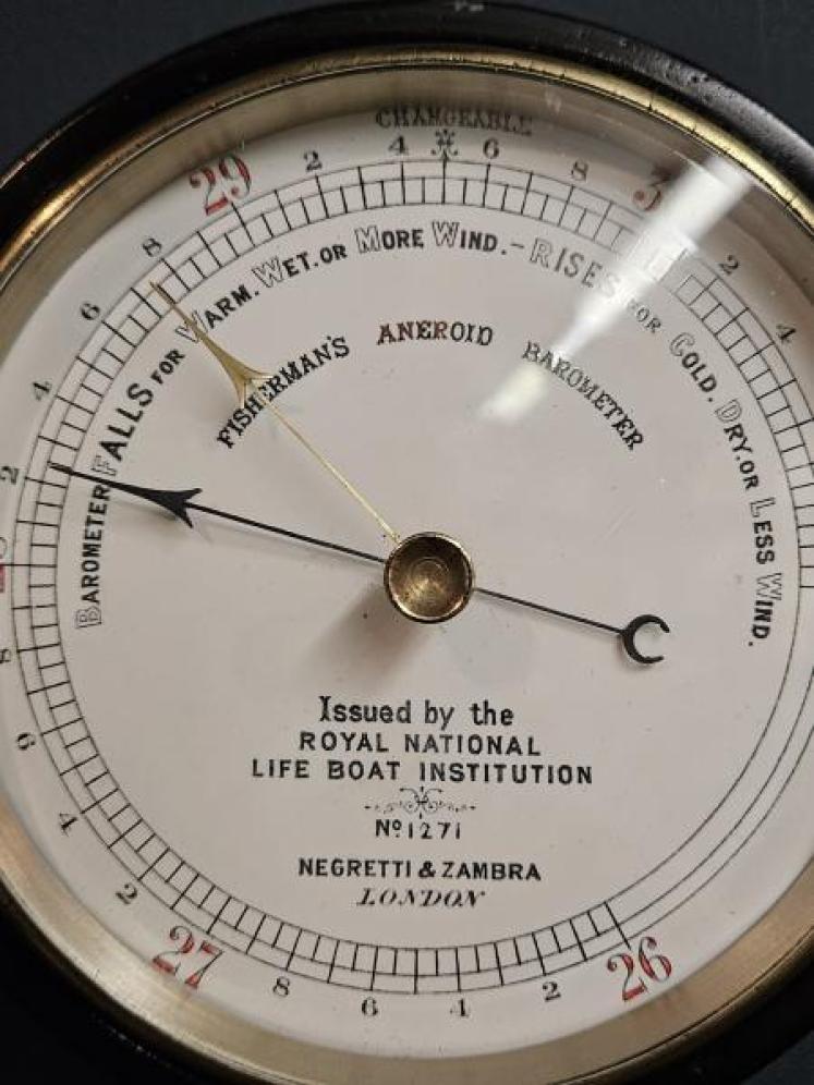 Negretti & Zambra RNLI Marine Barometer - Image 3